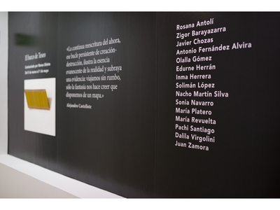 15 artistas que exhiben sus trabajos en "El barco de Teseo"