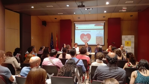 El director del Injuve, Javier Dorado, recuerda que la Campaña No Hate en España sigue denunciando los delitos de odio en memoria de sus víctimas