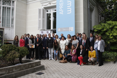 Foto de familia de la firma institucional de acuerdos para el 9º Premio Concilia